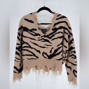 Polly and Esther Juniors V Neck Cropped Sweater, animal print size L